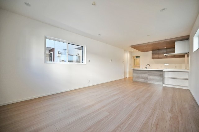 マドレコート大西町3丁目新築一戸建て|4LDK+駐車2台可(車種制限有)の前面道路含む現地写真|北側道路幅員幅は約4ｍです。