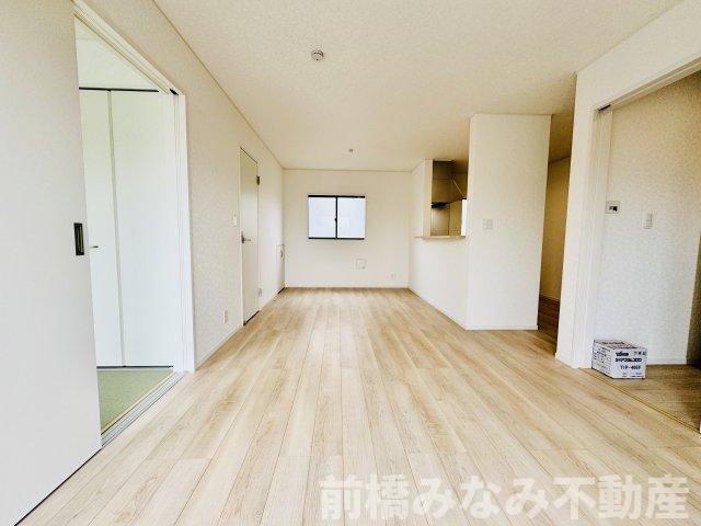 前橋市河原浜町第3　２号棟(全４棟)　クレイドルガーデン　新築建売分譲の居間・リビング|こちらのリビングで趣味の時間をお楽しみください