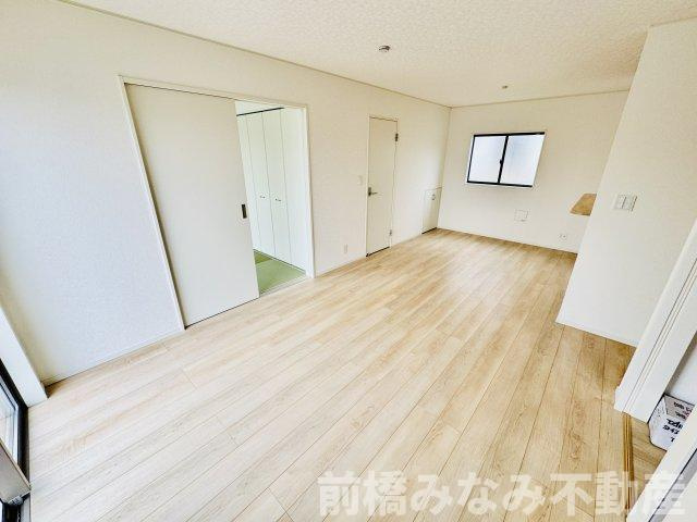 前橋市河原浜町第3　２号棟(全４棟)　クレイドルガーデン　新築建売分譲の居間・リビング|ゆったりとしたリビングです