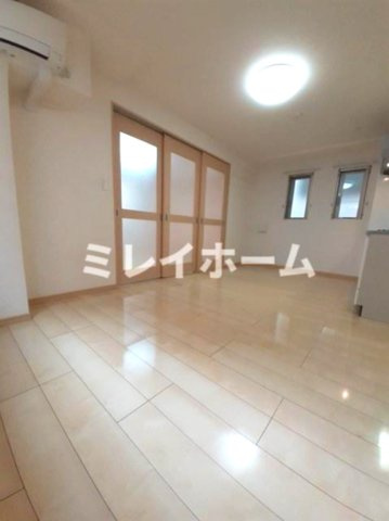 アドニスター西大井の居間・リビング