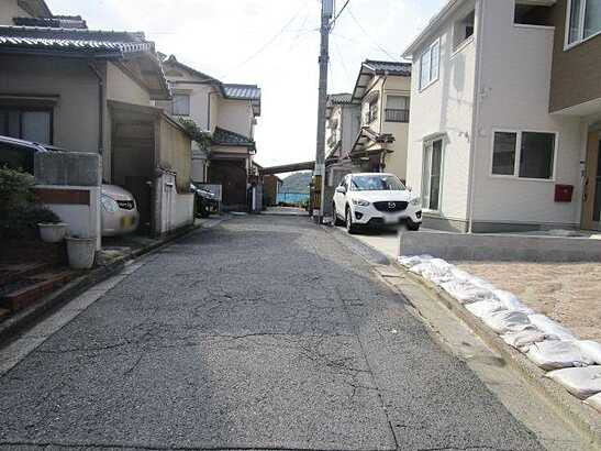 【前面道路含む現地写真】