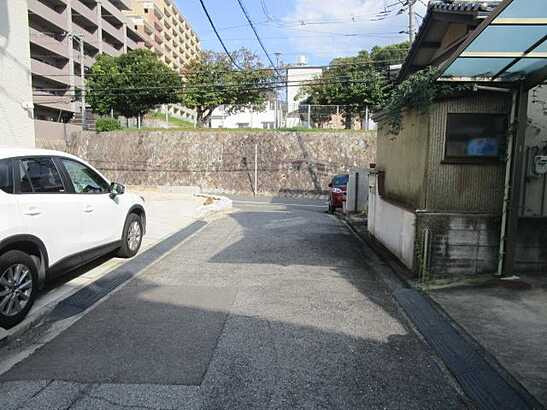 【前面道路含む現地写真】
