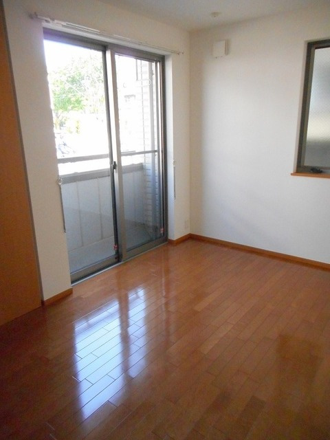 グランベールの寝室|★角部屋2面採光★防犯シャッター付きで安心です★