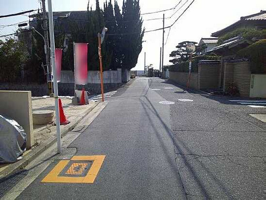 【前面道路含む現地写真】