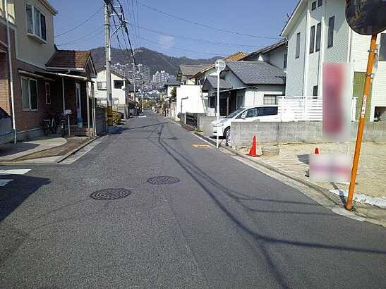 【前面道路含む現地写真】
