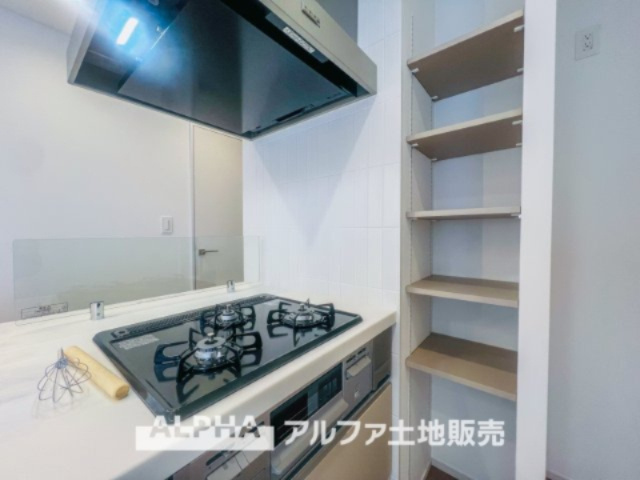 ドミール福生のキッチン|【Food pantry】
◆フードパントリー◆食品ストックやビン・缶・ペットボトルなどの収納をするのに使い勝手の良い収納です。