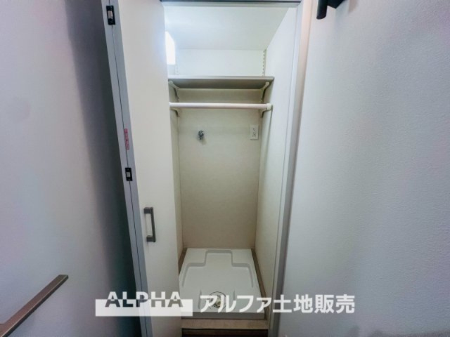 ドミール福生のランドリースペース|【Laundry space】
◆ランドリースペース◆広々した空間で雨の日でも十分に洗濯物を乾かすことが出来ます。バスルームには浴室換気乾燥機も付いているので重宝しますね。