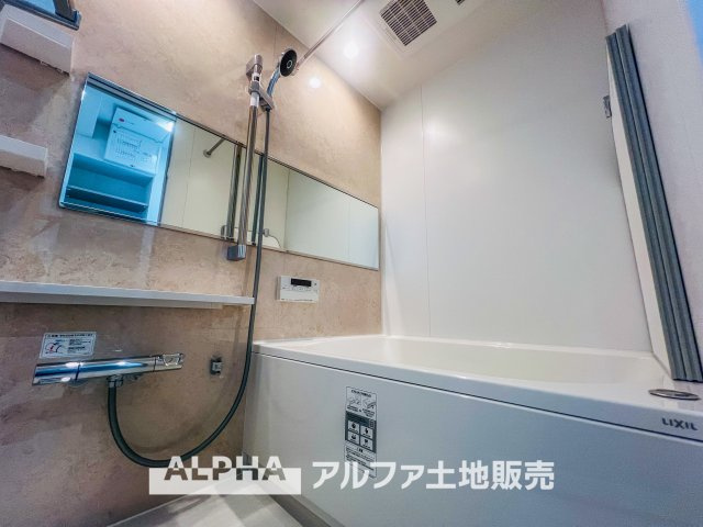 ドミール福生の浴室|【Bathroom】
◆浴室換気乾燥機付きUB◆雨に日でも洗濯物が乾かせ、同時に室内を乾燥させる為、カビ、汚れの発生を抑えます。暖房機機能があり冬場は入浴前に暖め可能でとても重宝します。