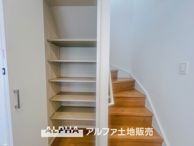 ドミール福生の玄関|【Maisonette house】
◆メゾネット◆戸建て感覚で住めるマンションの専有部分。フランス語で”小さな家”を意味する言葉は家族みんなの幸せの空間です。