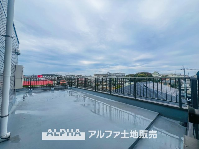 ドミール福生のバルコニー|【Roof balcony】
◆ルーフバルコニー◆煌めく君とルーフバルコニーから望むと夜空のスクリーンを見ながら話す時間が好き。この空間は優しくて君とまた恋に落ちてしまいそうだ