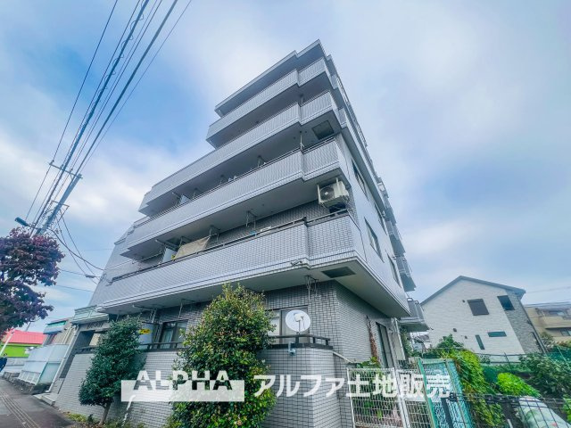 ドミール福生の外観