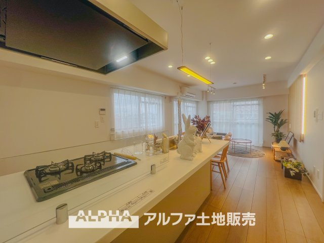 ドミール福生のキッチン|【Happy circle Kitchen】
◆団欒キッチン◆対面のキッチンからは家族の団欒が飛び交い明るい陽射しを浴びながらの朝食はまるでドラマのワンシーンみたい。