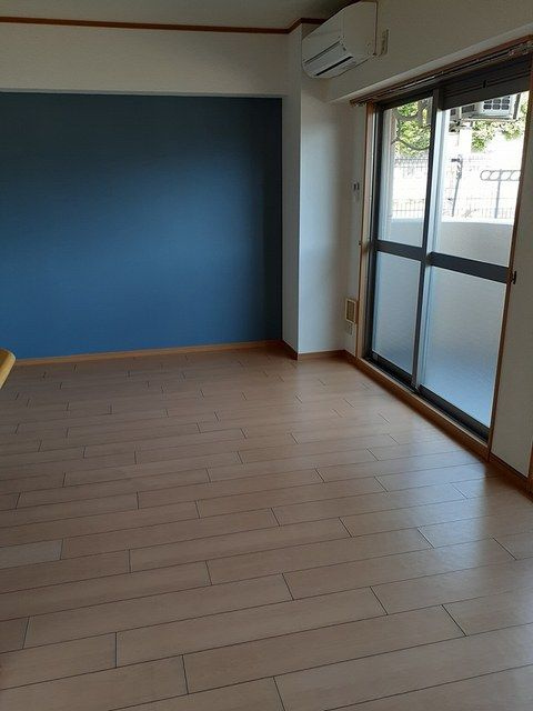 ヒルズ向イ山の居間・リビング