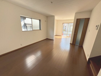 【居間・リビング】 | 羽衣４丁目　中古一戸建