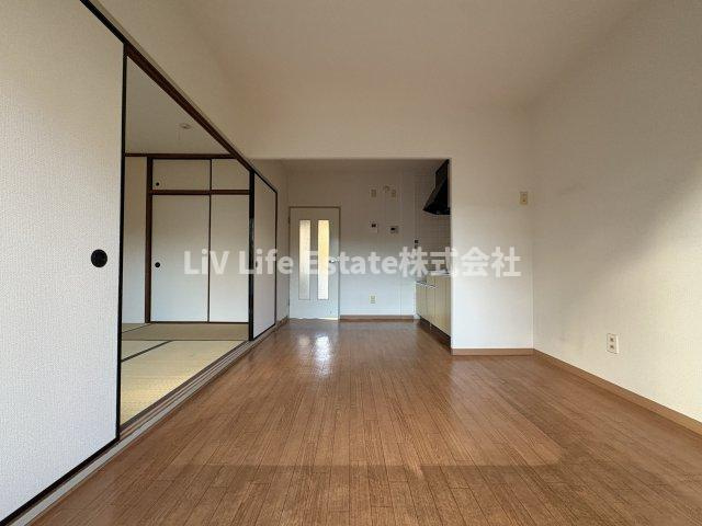 ガーデンハイツの居間・リビング