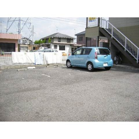 Surplus Two Ichikawa　Bの駐車場