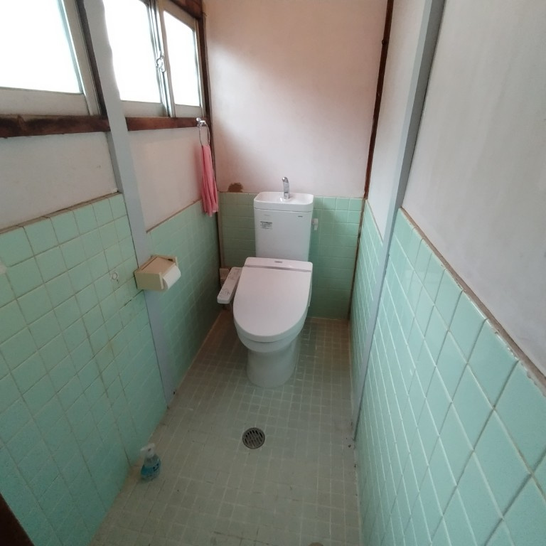 ６５９３５　岐阜市正木中古戸建てのトイレ