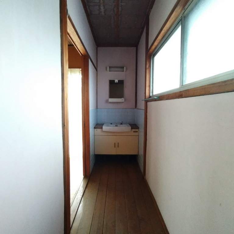 ６５９３５　岐阜市正木中古戸建ての洗面所