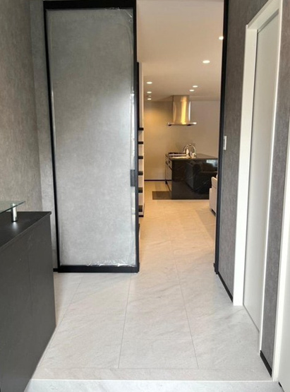 【玄関】 | 東大阪市友井4丁目 | 玄関電子キーシステムで解施錠です☆玄関両面に収納あり♪シンプルなシューズボックスにシューズクローゼット完備です♪