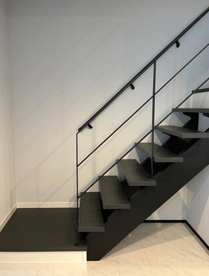 【内装】 | 東大阪市友井4丁目 | お洒落なリビング階段です♪