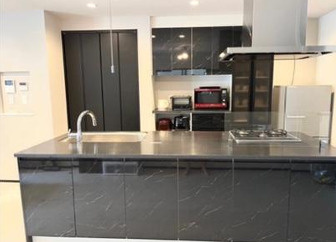 【キッチン】 | 東大阪市友井4丁目 | スッキリ天板一体型のアイランドキッチン☆背面にパントリー（収納）あります♪