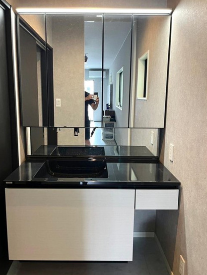 【独立洗面台】 | 東大阪市友井4丁目 | ワイドミラーのスタイリッシュな洗面台☆衣類乾燥機、ガス乾燥機「幹太くん」標準装備です☆