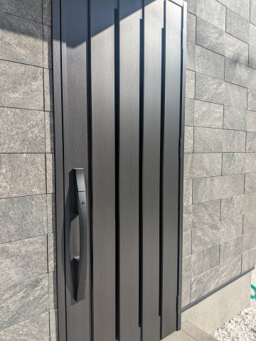【玄関】 | 東大阪市友井4丁目 | 電子キーシステムの玄関ドアです。