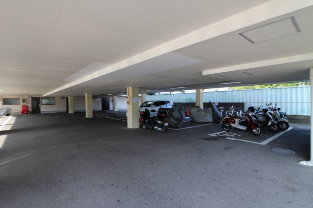 プレジール有瀬の駐車場