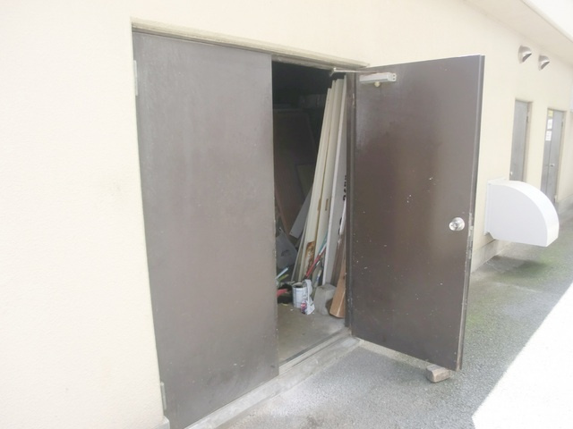 柴又ＳＴマンションのその他共用部分|便利な敷地内ゴミ置き場。