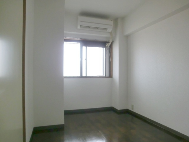 柴又ＳＴマンションの洋室|フローリングの洋室。