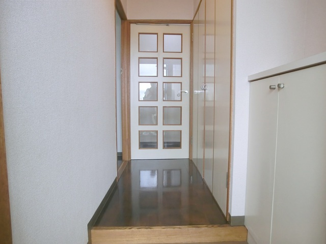 柴又ＳＴマンションの居間・リビング|玄関ホール。