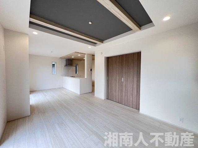 藤沢市本藤沢2丁目６０１９－６８新築戸建ての居間・リビング|使いやすい居間です