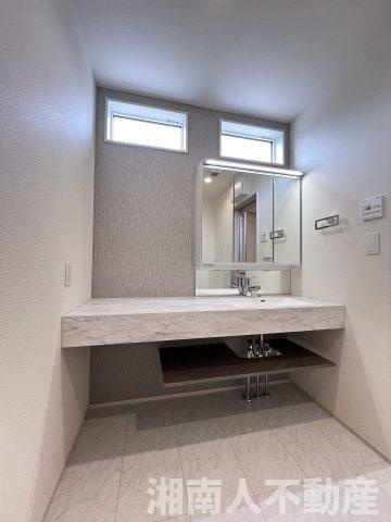 藤沢市本藤沢2丁目６０１９－６８新築戸建ての独立洗面台|独立洗面台あり、毎朝おしゃれに忙しい女性の方におすすめです