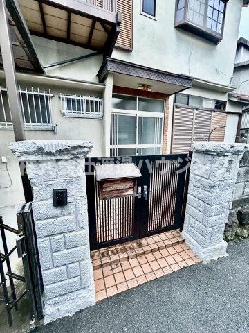 中野１丁目貸家のエントランス
