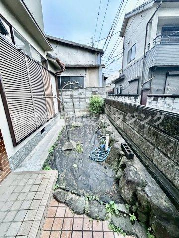 中野１丁目貸家の庭