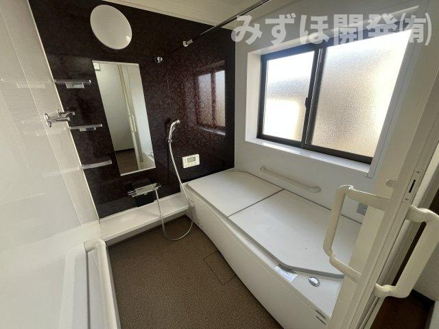 山形市長町向河原719-19の浴室|リフォーム済みのユニットバスです。エコキュートでオール電化となっています。