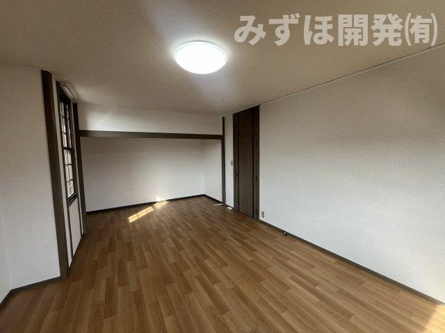 山形市長町向河原719-19の洋室|２階の南向きの洋室です。