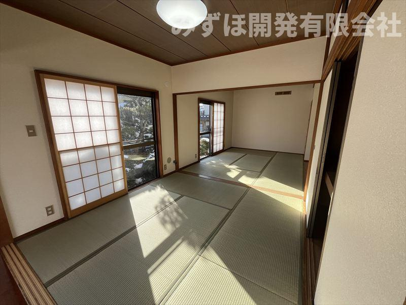 山形市長町向河原719-19の和室|南窓で光が差し込み明るい室内です。