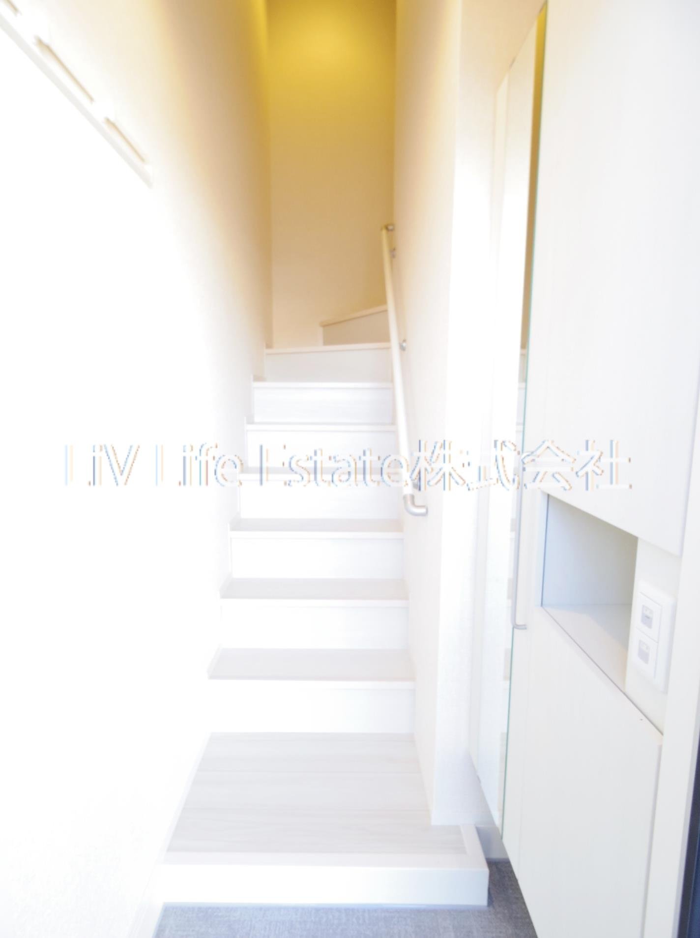 小平市回田町のアパートの玄関