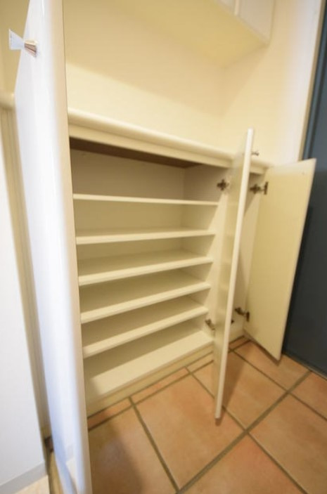 ＬＡＮＡＩ　ＧＡＲＤＥＮ　ＳＨＩＮＹＵＲＩ　ＥＡＳＴの収納|※他部屋参考写真