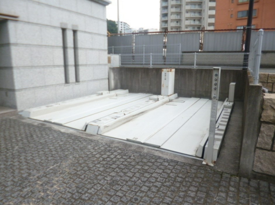 ＬＡＮＡＩ　ＧＡＲＤＥＮ　ＳＨＩＮＹＵＲＩ　ＥＡＳＴの駐車場|※他部屋参考写真