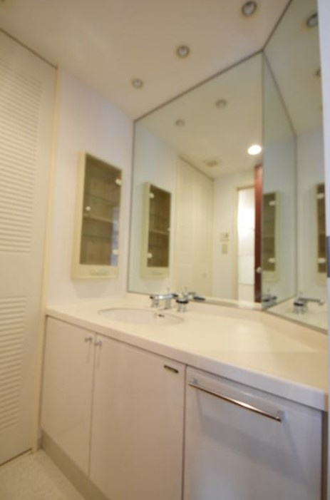 ＬＡＮＡＩ　ＧＡＲＤＥＮ　ＳＨＩＮＹＵＲＩ　ＥＡＳＴの洗面所|※他部屋参考写真