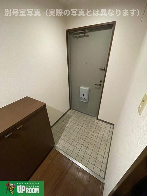 梓マンションの玄関