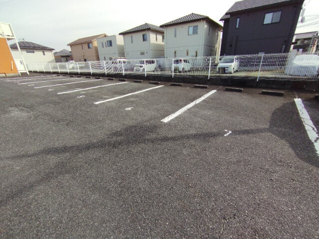サープラスＫ２の駐車場