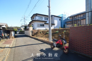 【前面道路含む現地写真】