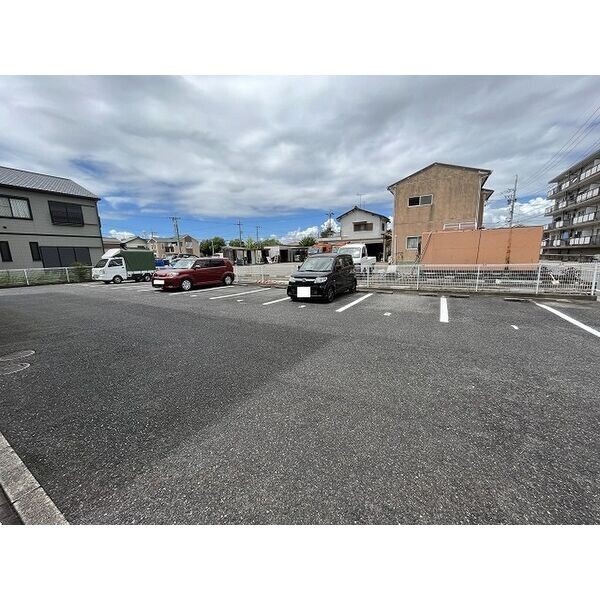 リンピアカズの駐車場
