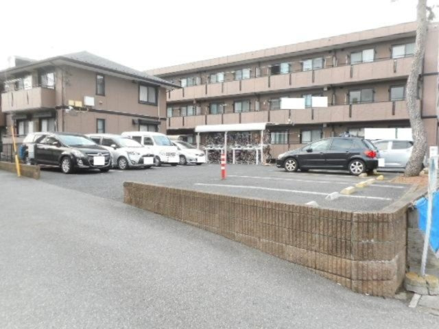 グリーンハイツ本八幡　弐番館の駐車場