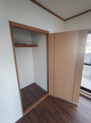 ローレル三宮の収納