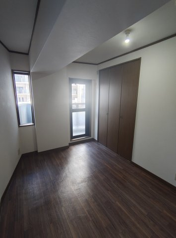 ローレル三宮の居間・リビング