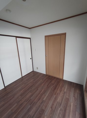 ローレル三宮の洋室